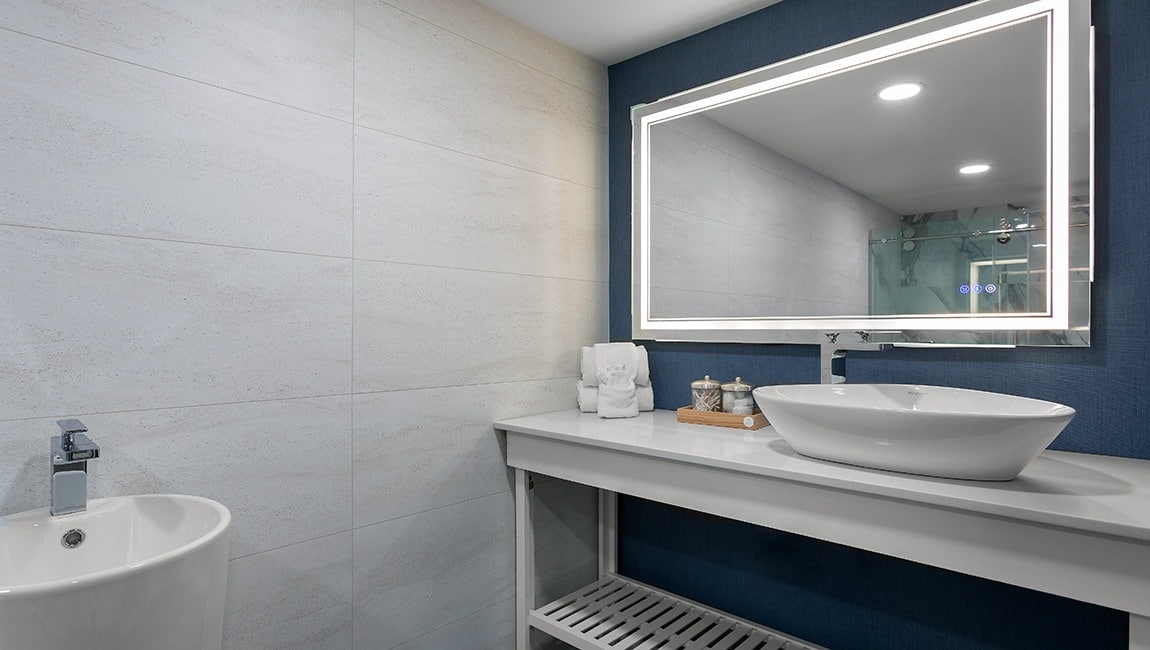 Sandbar Oceanfront 2 Bedroom Condo sleeps (8)