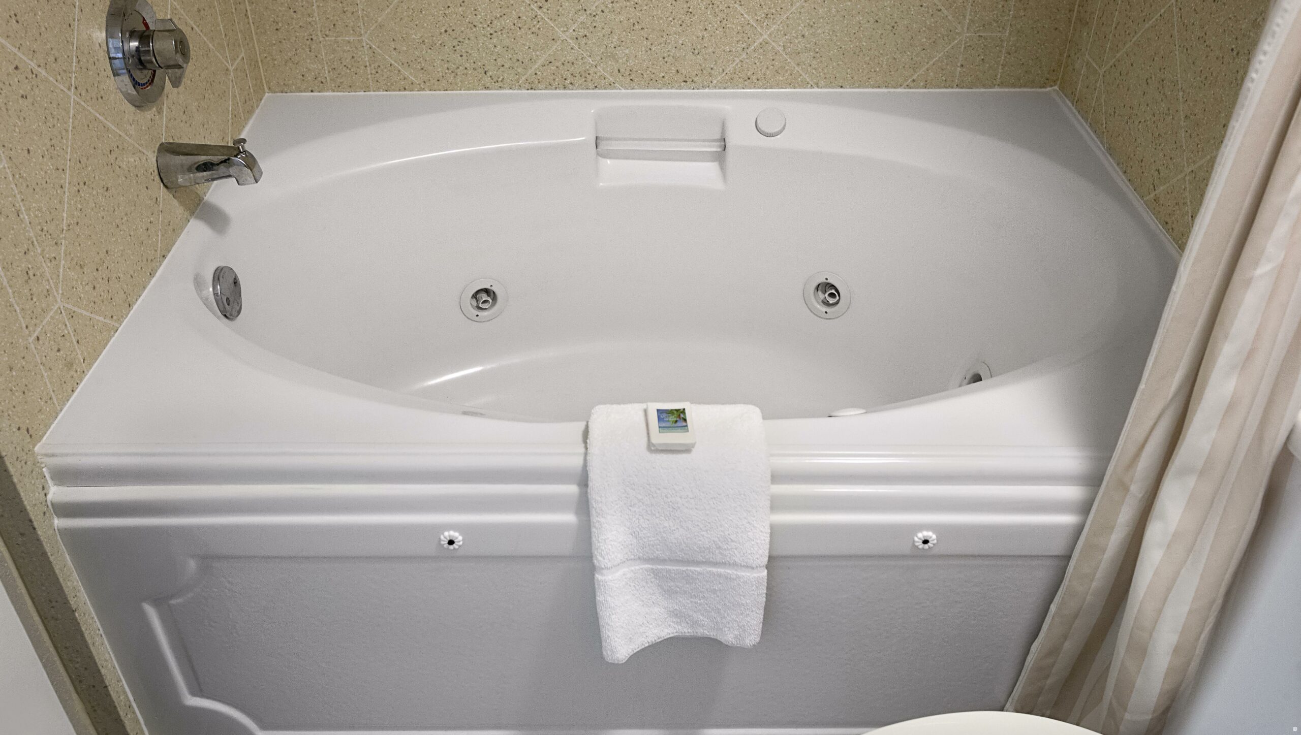 Oceanfront Whirlpool King 1 Bedroom Suite sleeps (6)