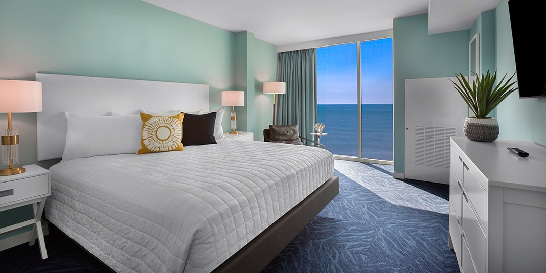 Oasis Oceanfront 2 Bedroom Condo sleeps (6)