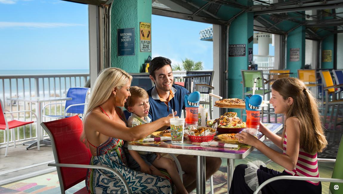 Oceanfront family dining at Crown Reef Loco Gecko